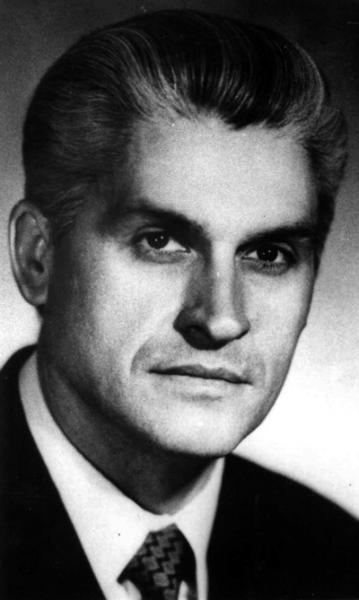 Нам забыть его нельзя