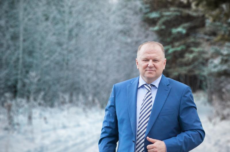 Уважаемые жители Уральского федерального округа!  Дорогие друзья! С Новым годом!