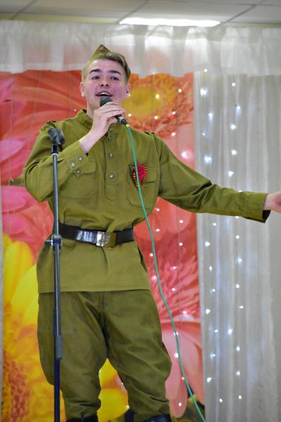 В этой песне поется о том…