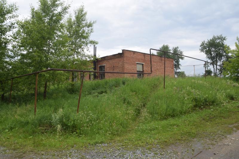 Бежит ручей, течет ручей. Река ничья, и он ничей