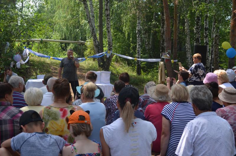 Старейший, он, как прежде, молодой и зеленый