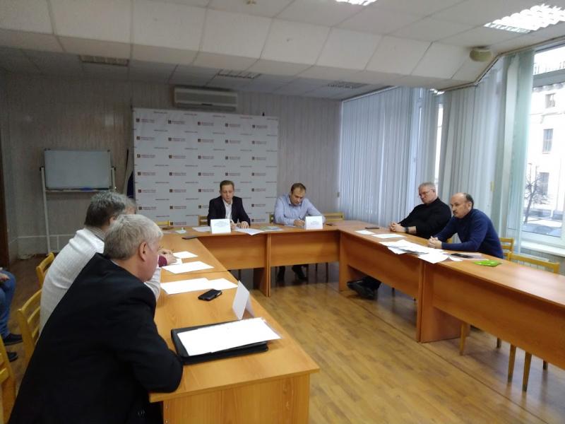 Готовы ли жители сортировать мусор в два ведра? Общественники обсудили перспективы раздельного сбора отходов и другие актуальные вопросы экологической реформы