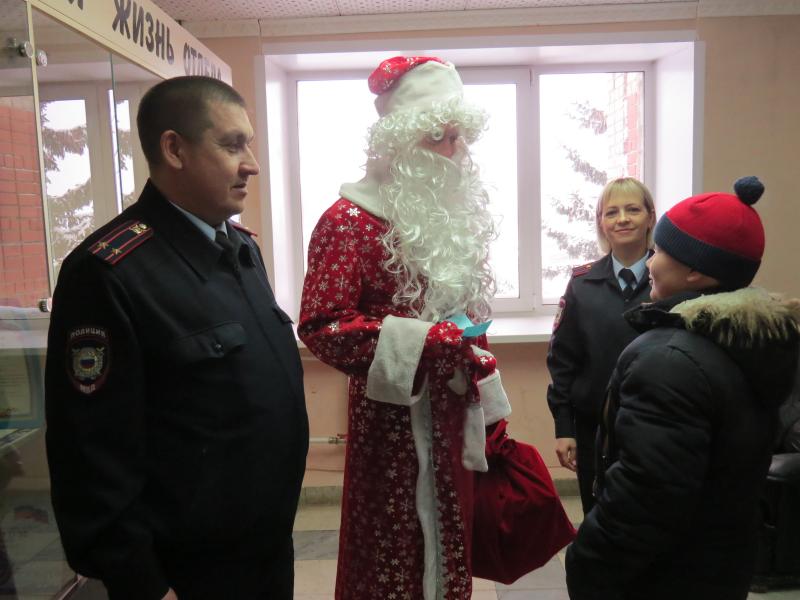 Дед Мороз в погонах