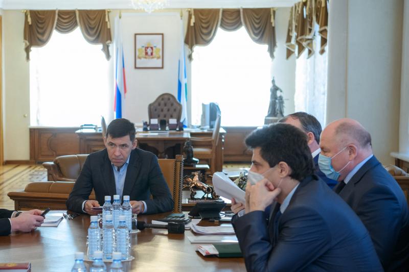 Евгений Куйвашев заслушал оперативную информацию о ситуации с COVID-19 и мерах по борьбе с распространением инфекции