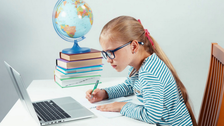 По обе стороны экрана