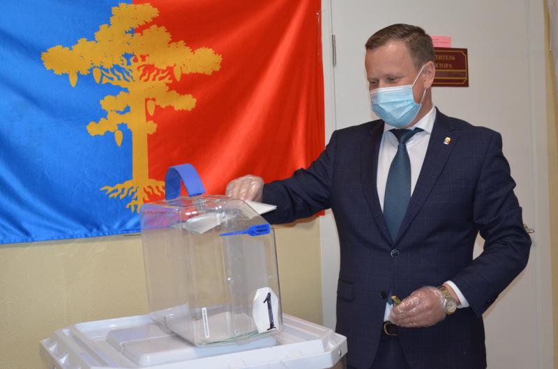 В Свердловской области завершился первый день голосования по поправкам в Конституцию