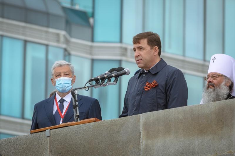 Мы в вечном, неоплатном долгу