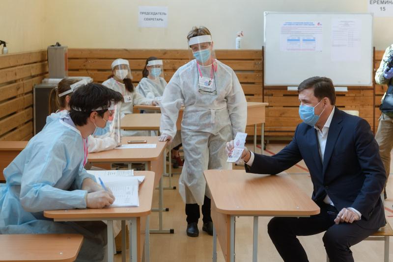 Евгений Куйвашев принял участие во всероссийском голосовании по поправкам в Конституцию РФ