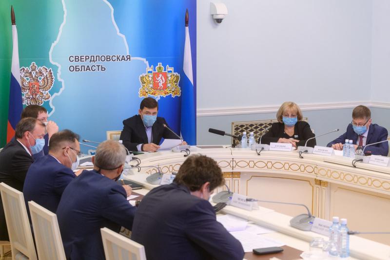 Евгений Куйвашев принял решение о снятии ряда ограничений и открыл магазины площадью 800 кв. метров