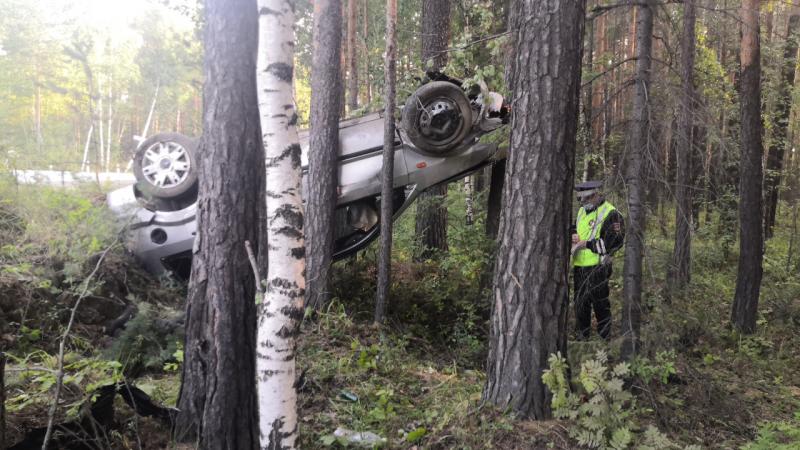 В Невьянске Госавтоинспекция устанавливает обстоятельства ДТП, в результате которого водитель погиб