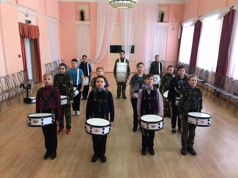 Под барабанную дробь