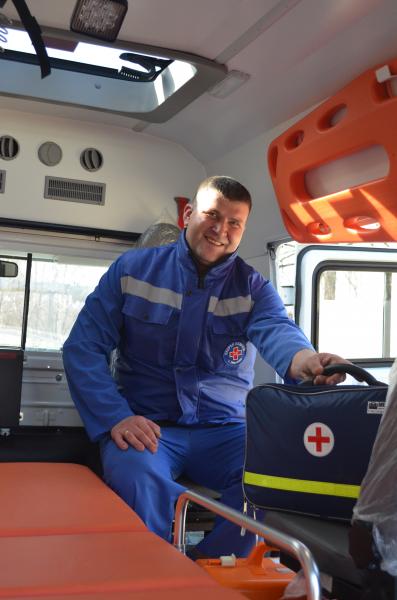 Возможность помогать другим в условиях полной непредсказуемости — вот что особенно ценит в своей профессии фельдшер скорой медицинской помощи