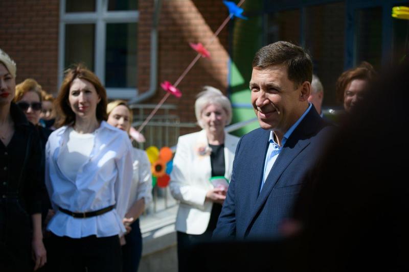 Евгений Куйвашев проверил, довольны ли дети и родители работой школьных лагерей в летние каникулы