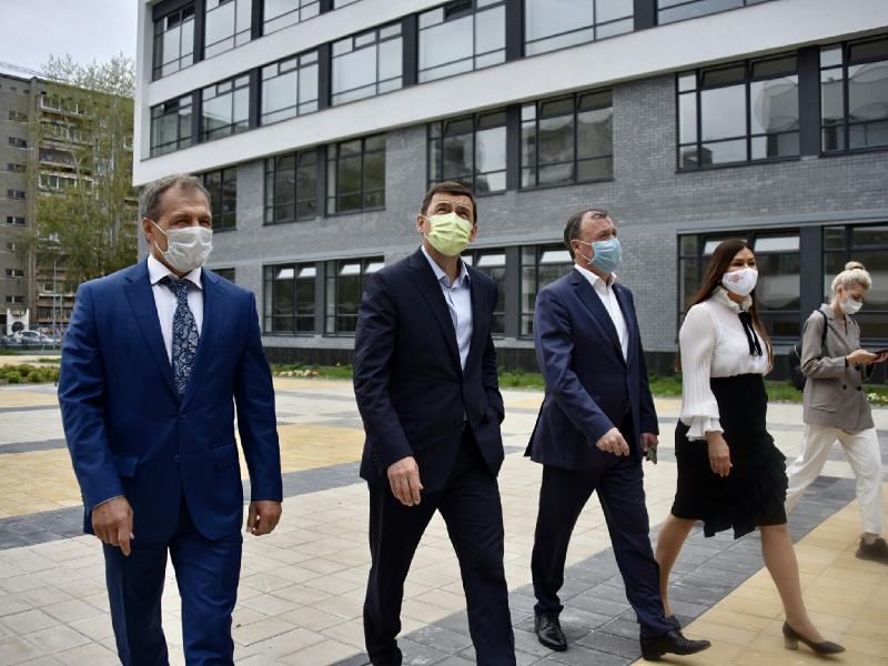 Школа будущего уже сегодня: Евгений Куйвашев посетил новую школу на Уралмаше