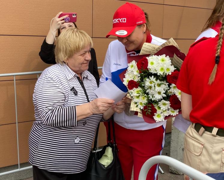 «Из нашего сердца не вырвать ни гимн, ни флаг»: олимпийцы пообщались с уральцами