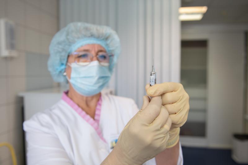 «Чтобы вирусы не вынесли приговор, надо прививаться»: члены регионального правительства призвали свердловчан вакцинироваться против гриппа