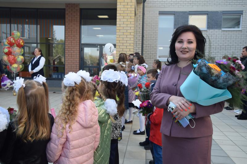 Уральские педагоги получат премии в 200 тысяч рублей за профессиональные достижения ко Дню учителя