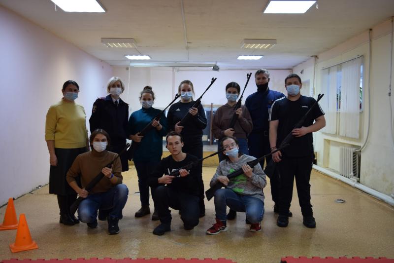 Проводили победами осень