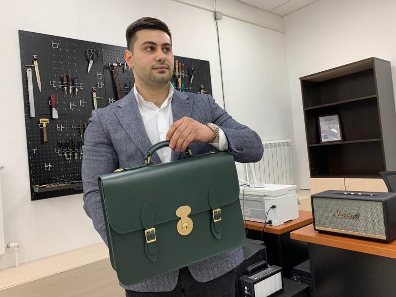 В Свердловской области открыли производство кожаных сумок и аксессуаров