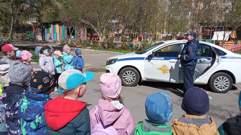 В гостях у дошколят — сотрудники ГИБДД