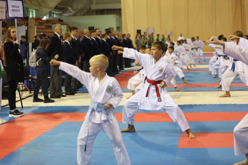 Более 800 спортсменов из 25 регионов России приняли участие в XIХ Всероссийских соревнованиях по каратэ «Малахитовый пояс» в Екатеринбурге