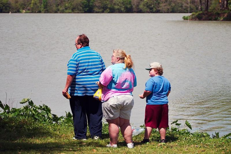 Борьба с ожирением - часто дело семейное. Что делать, если с лишним весом сложно справиться