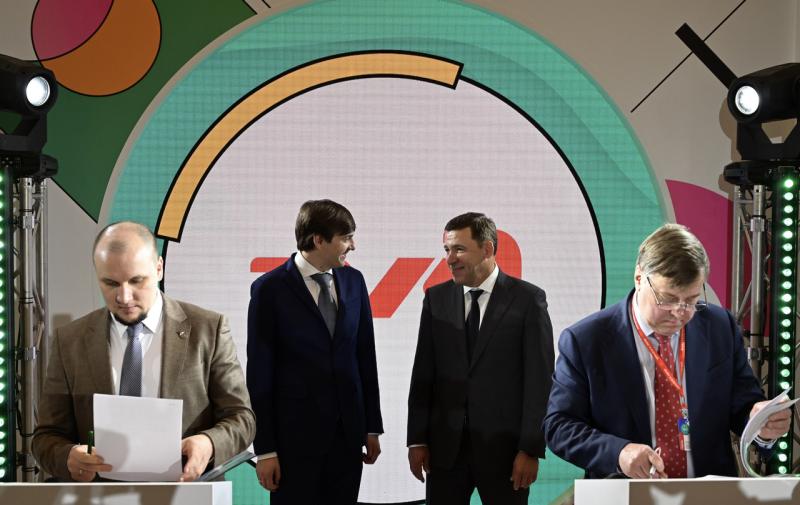 Евгений Куйвашев представил министру просвещения РФ Сергею Кравцову лучшие профориентационные практики Свердловской области