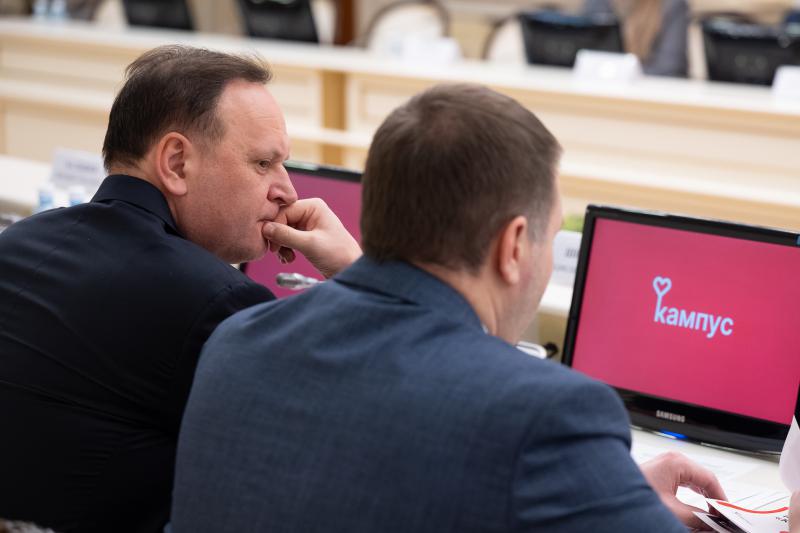 Евгений Куйвашев провёл первое заседание попечительного совета фонда «Кампус»