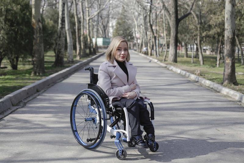 Жизнь на полную катушку: Как девушка из Махачкалы борется за комфорт людей с ограниченными возможностями