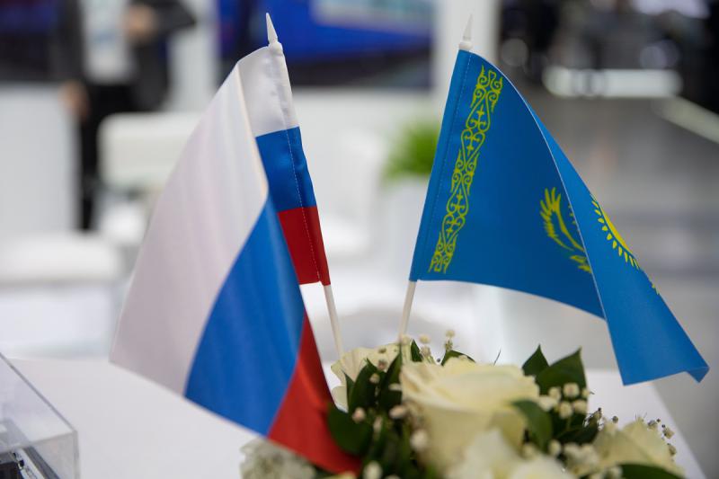 Цифровые доски, беспилотники и фильтры продемонстрировали на стенде Свердловской области в ходе выставки «ИННОПРОМ. Казахстан»