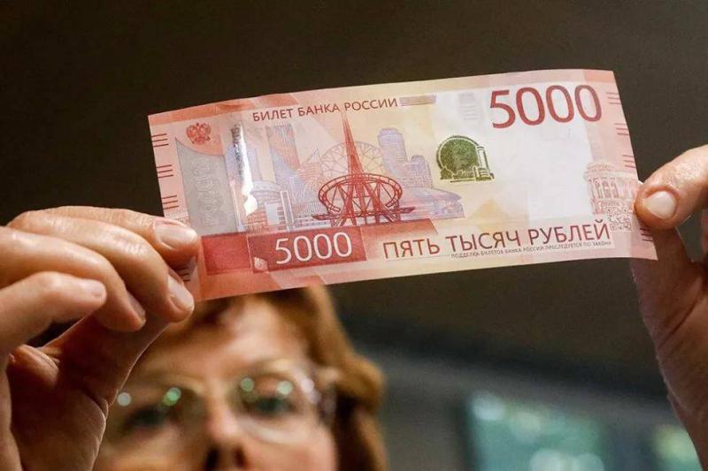 Появилась мошенническая схема с обновленной купюрой в 5000 рублей