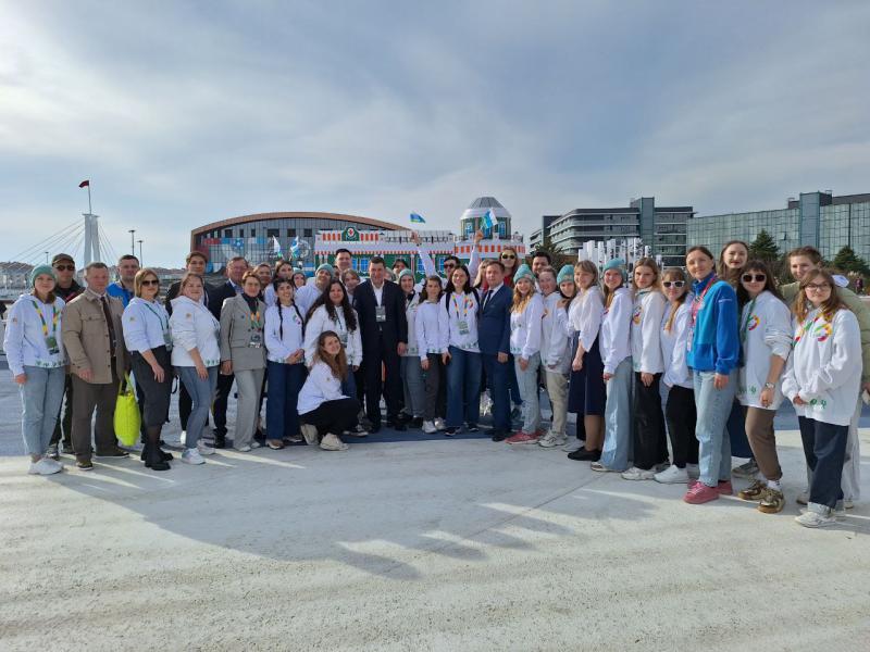 Евгений Куйвашев заявил на ВФМ-2024 о готовности поддержать все инициативы свердловской молодёжи для развития международных отношений