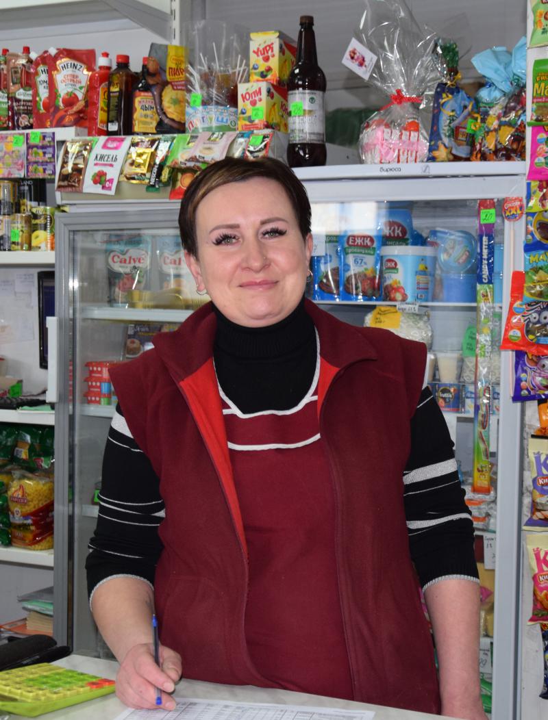 С приветливой улыбкой на лице