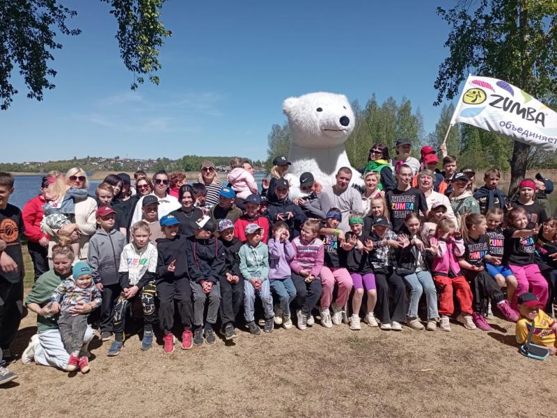 Невьянские полицейские поздравили детей с праздником