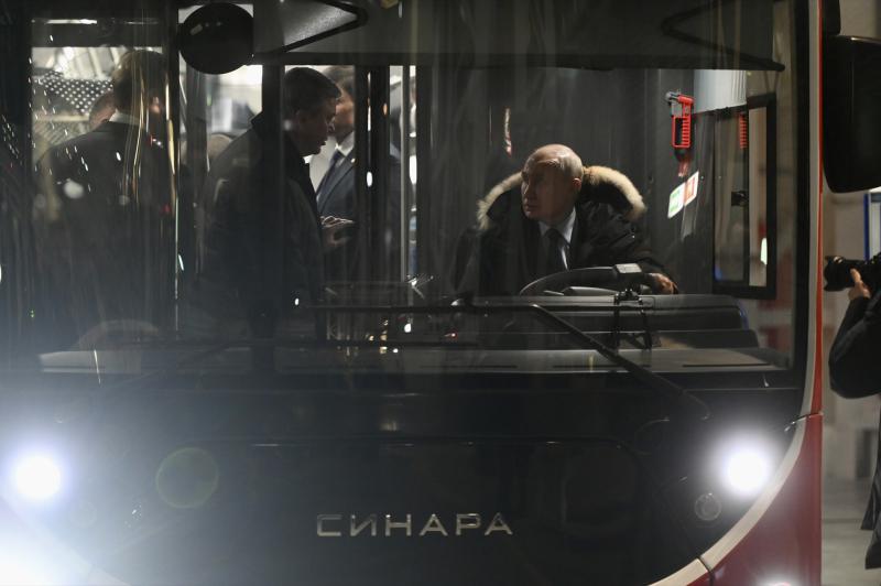 Владимир Путин оценил передовые отечественные разработки завода «Уральские локомотивы»