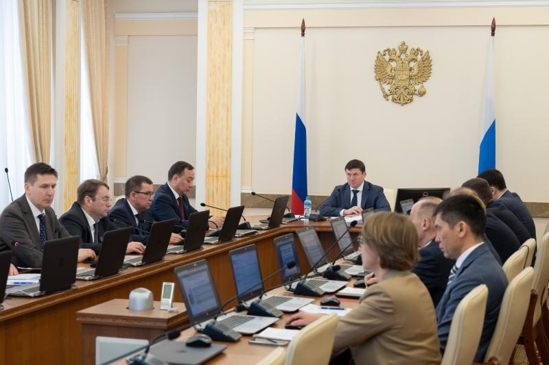 Алексей Шмыков поставил задачу провести медпрофилактику минимум для 75% жителей Свердловской области в 2025 году