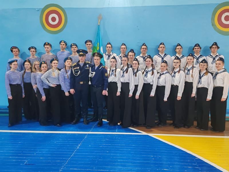 Шагом чеканным и песней душевной