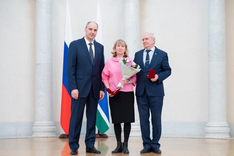 Денис Паслер вручил государственные награды выдающимся уральцам