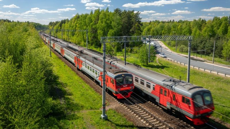 Дополнительные летние электрички начнут курсировать на СвЖД с 12 апреля