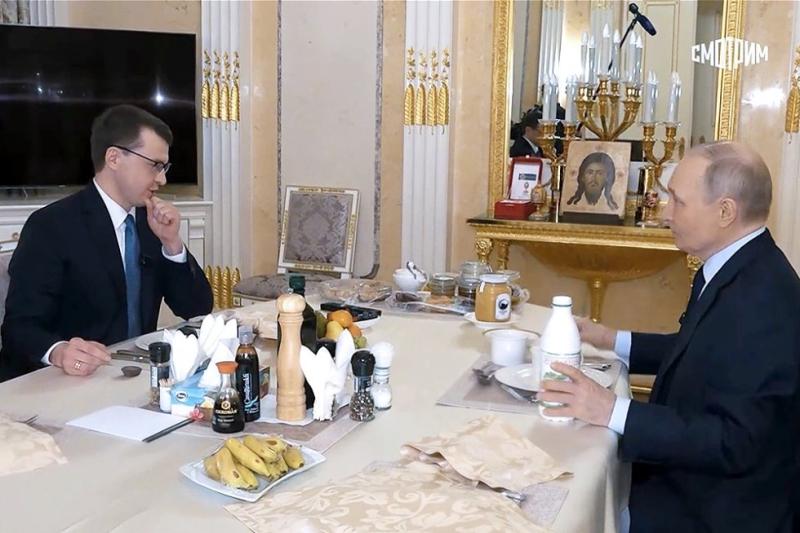 Разговор на кремлевской кухне: О чем говорил президент в фильме «Россия. Кремль. Путин. 25 лет»