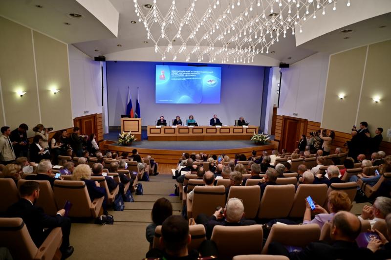 Денис Паслер назвал защиту прав участников СВО и их семей приоритетной задачей органов власти и омбудсменов