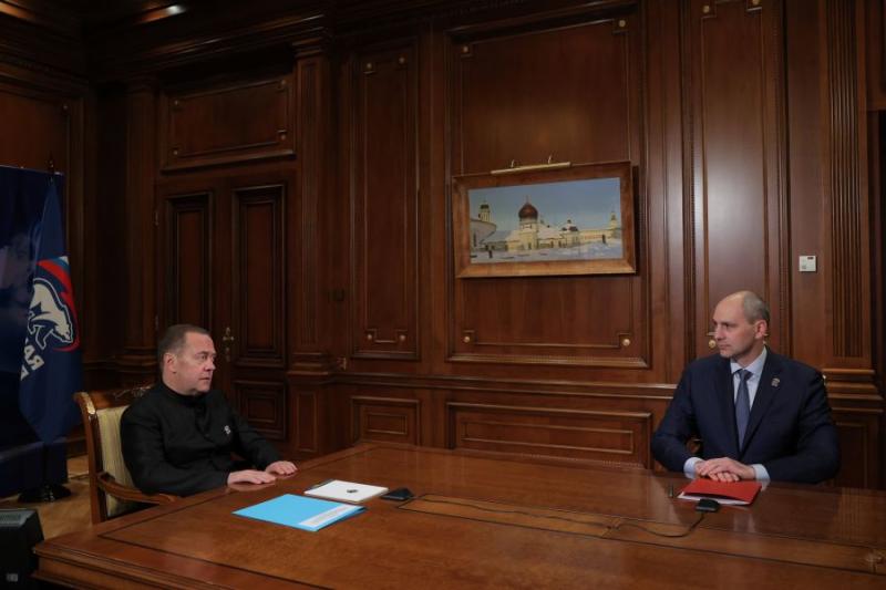 Дмитрий Медведев поддержал кандидатуру Дениса Паслера на должность секретаря реготделения