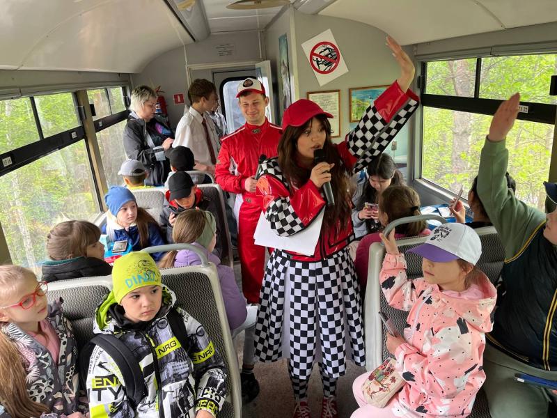Формула безопасности: железнодорожники рассказали школьникам, какие «гонки» можно устраивать на каникулах