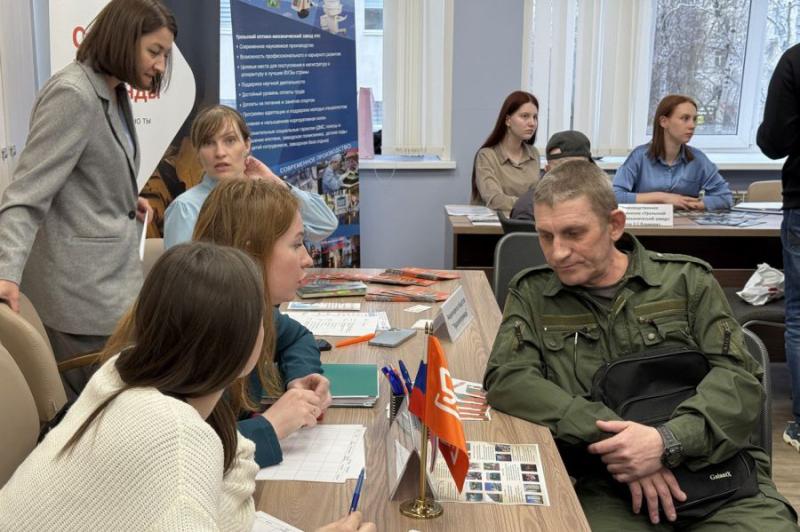 Участники СВО из Свердловской области могут освоить более 90 профессий в рамках национального проекта «Кадры»