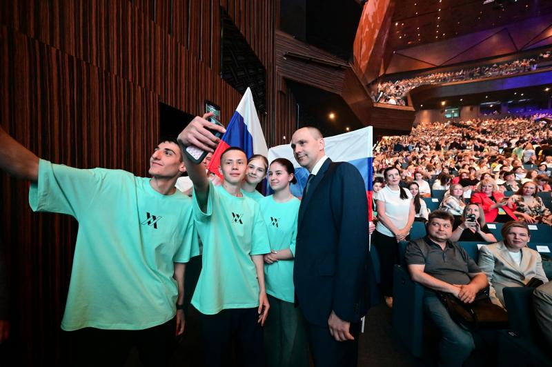 Денис Паслер поприветствовал участниц и гостей Международного женского форума