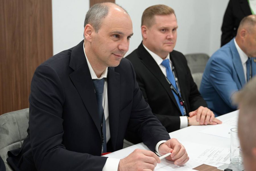 Денис Паслер договорился о дальнейшей поставке техники из Республики Беларусь с заместителем премьер-министра Виктором Каранкевичем