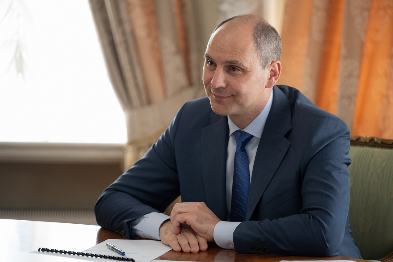 Денис Паслер договорился о дальнейшем сотрудничестве Среднего Урала с иностранными государствами на встрече с дипкорпусом