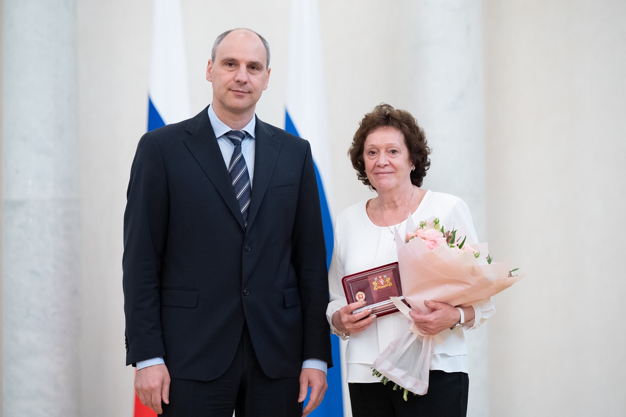 Денис Паслер вручил уральцам государственные награды Российской Федерации и награды Свердловской области