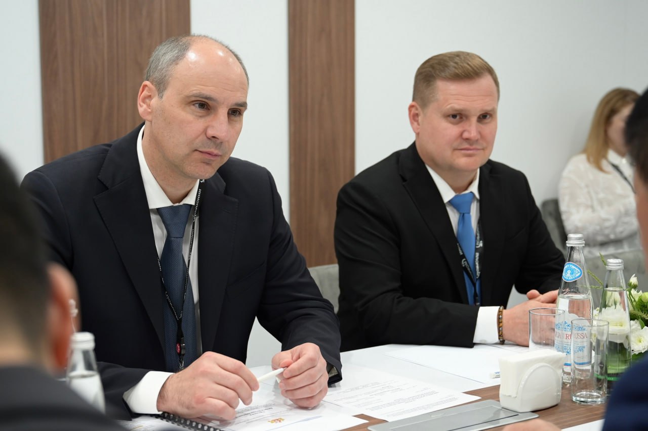 Денис Паслер и Чжан Ханьхуэй обсудили перспективные направления сотрудничества Свердловской области и КНР