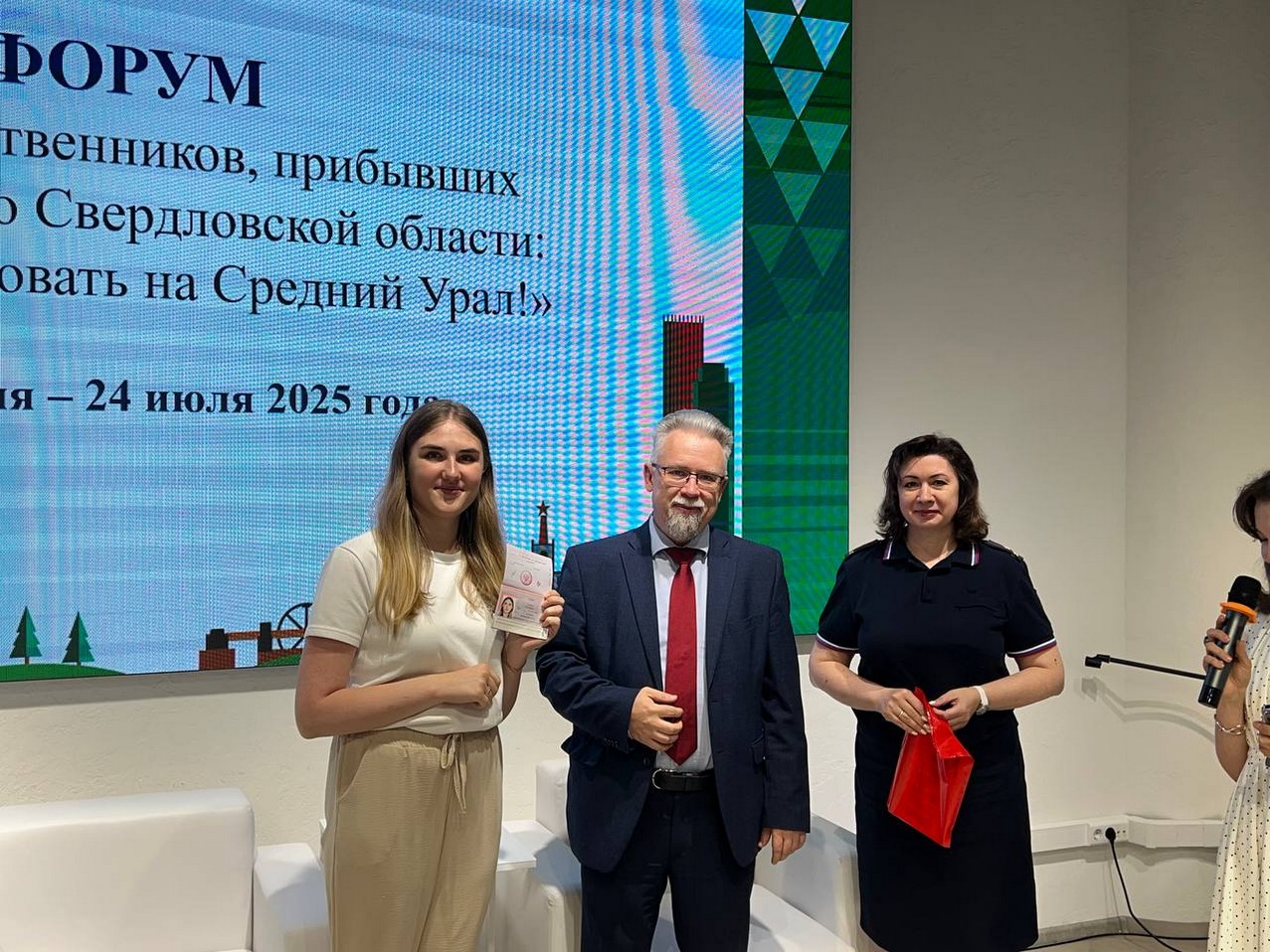 Более 35 тысяч человек прибыли в Свердловскую область по программе добровольного переселения соотечественников